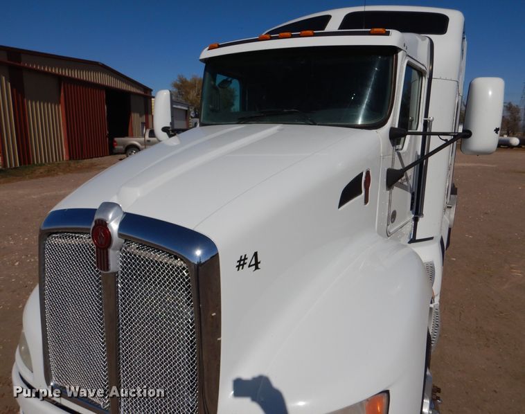 image for item MT9800 2012 Kenworth T660  semi truck