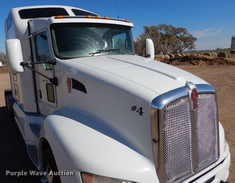 image for item MT9800 2012 Kenworth T660  semi truck