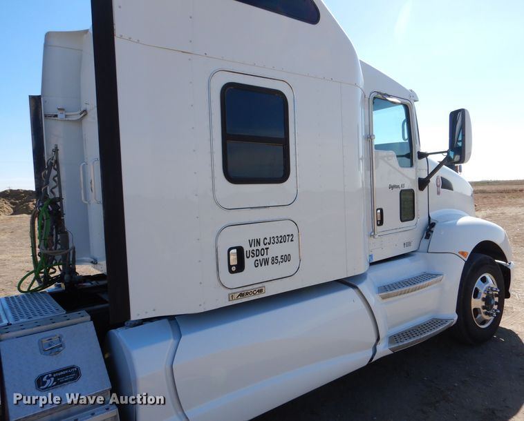 image for item MT9800 2012 Kenworth T660  semi truck