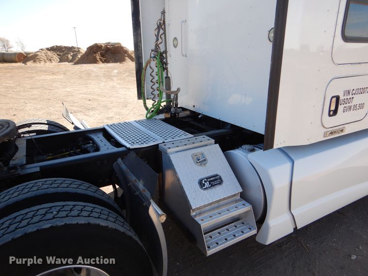 image for item MT9800 2012 Kenworth T660  semi truck