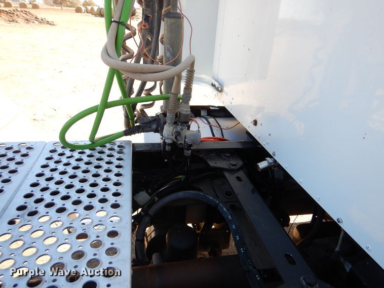 image for item MT9800 2012 Kenworth T660  semi truck