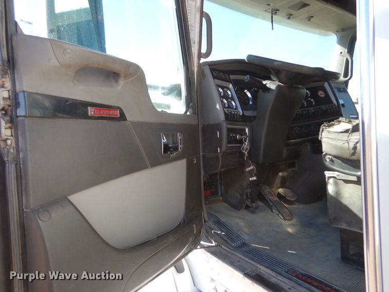 image for item MT9800 2012 Kenworth T660  semi truck