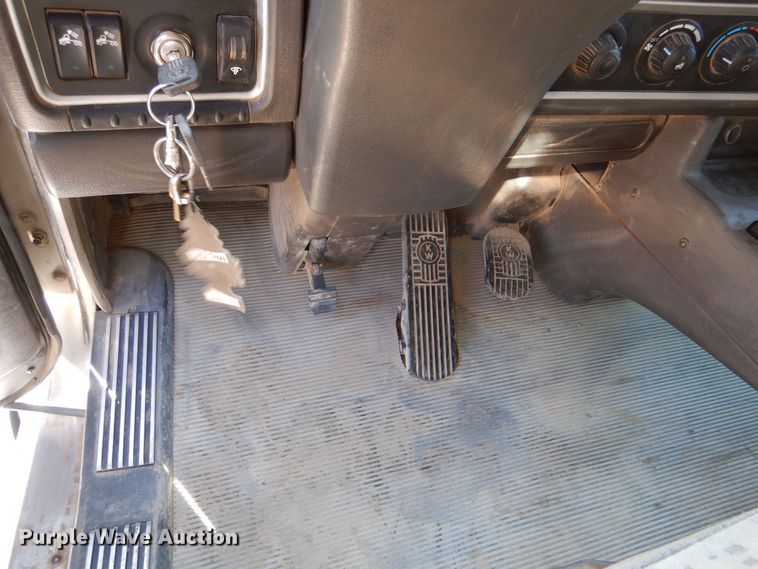 image for item MT9800 2012 Kenworth T660  semi truck