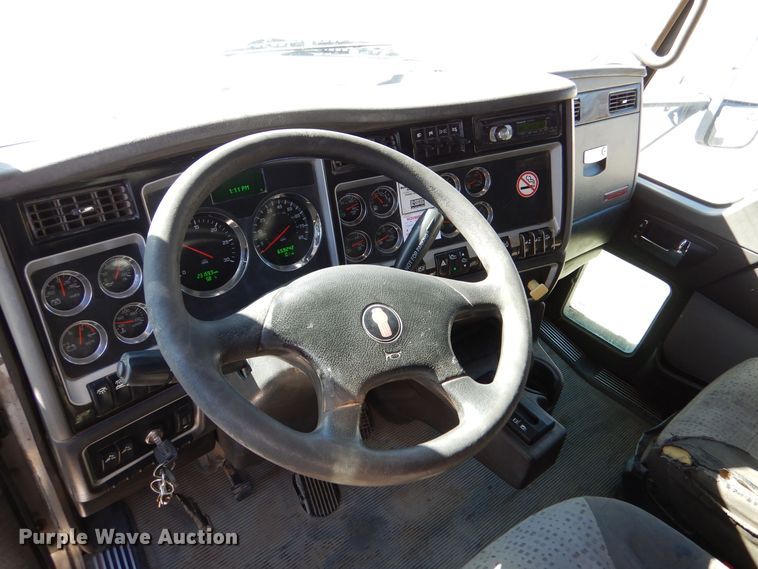 image for item MT9800 2012 Kenworth T660  semi truck