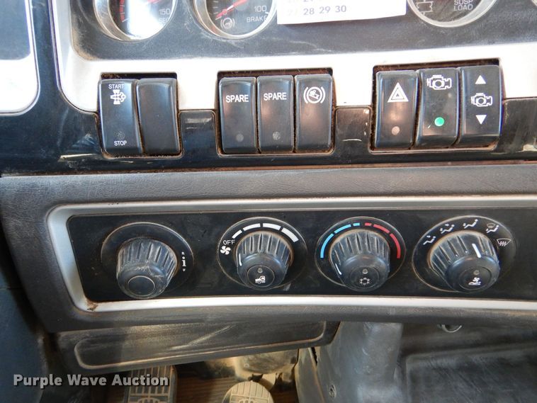 image for item MT9800 2012 Kenworth T660  semi truck