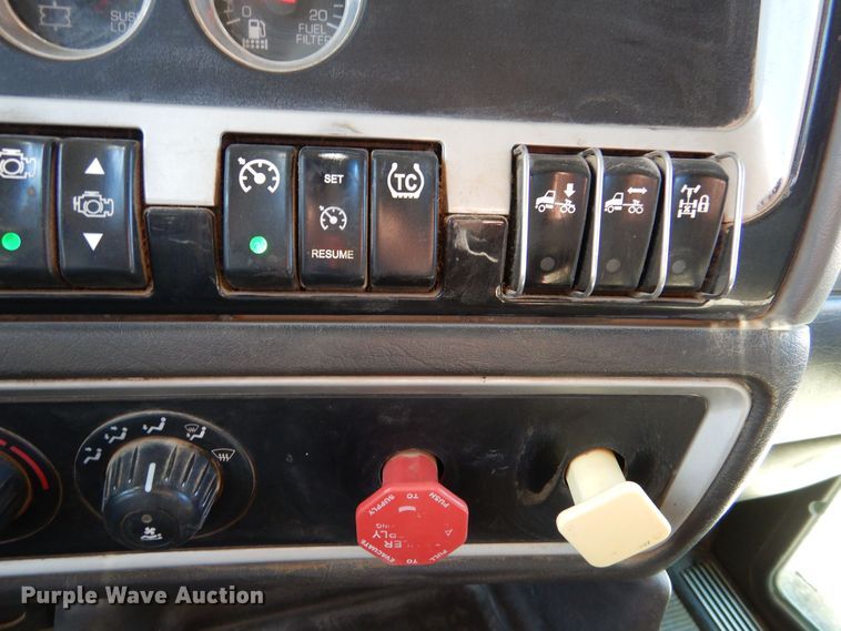 image for item MT9800 2012 Kenworth T660  semi truck