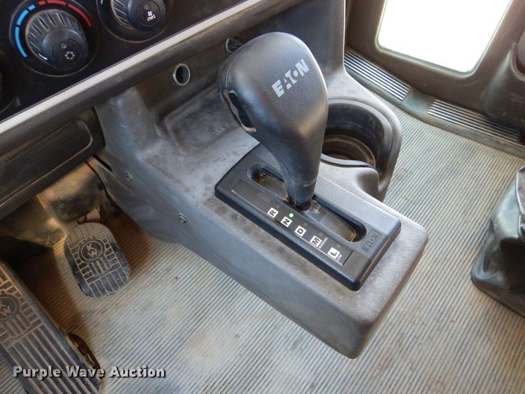 image for item MT9800 2012 Kenworth T660  semi truck