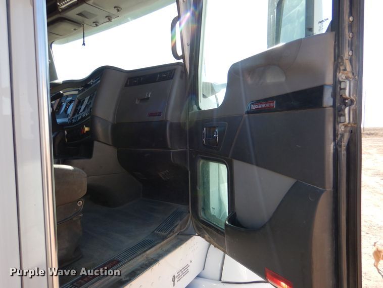 image for item MT9800 2012 Kenworth T660  semi truck