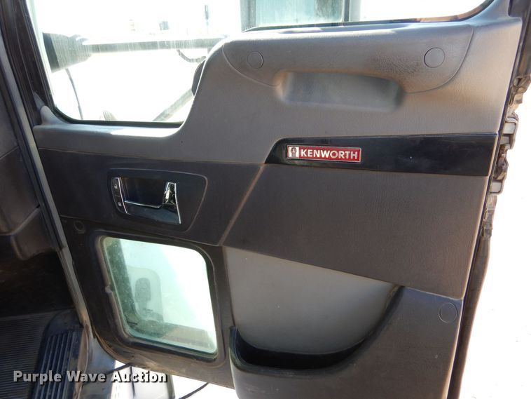 image for item MT9800 2012 Kenworth T660  semi truck