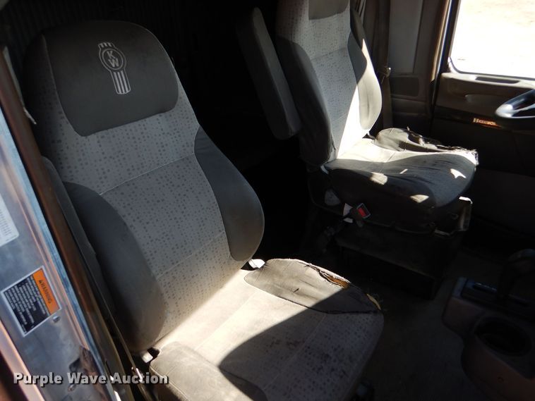 image for item MT9800 2012 Kenworth T660  semi truck