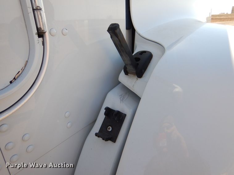 image for item MT9800 2012 Kenworth T660  semi truck