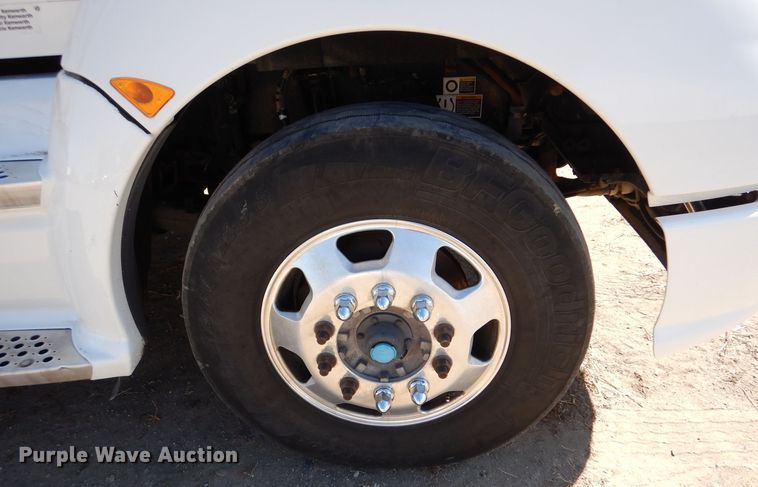 image for item MT9800 2012 Kenworth T660  semi truck