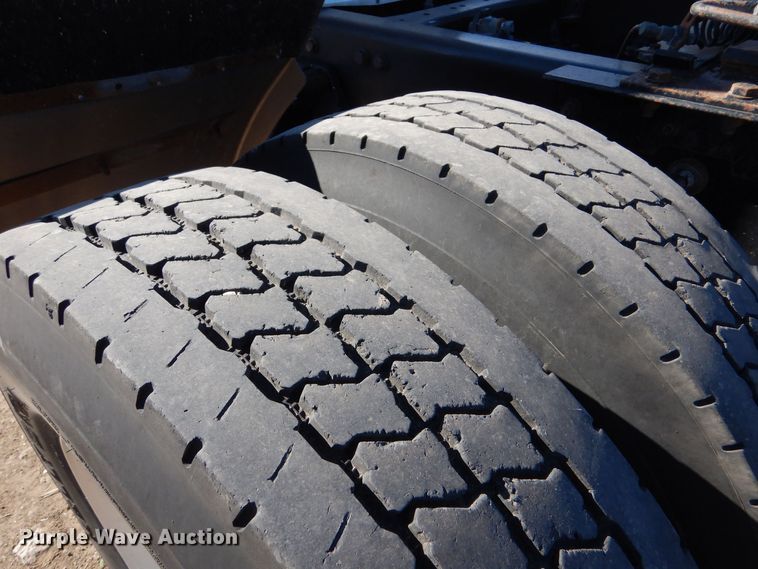 image for item MT9800 2012 Kenworth T660  semi truck