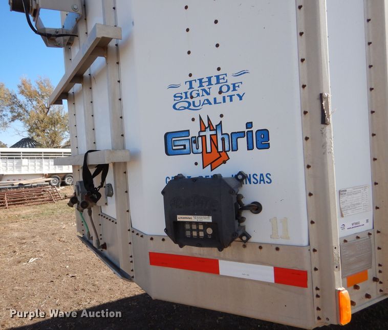 image for item MT9802 1990 Guthrie  grain trailer