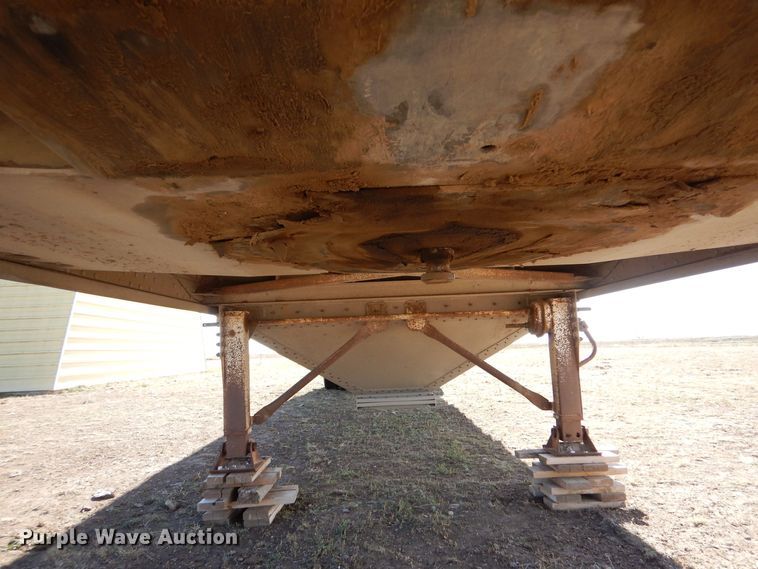 image for item MT9802 1990 Guthrie  grain trailer