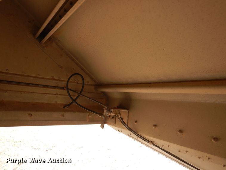 image for item MT9802 1990 Guthrie  grain trailer