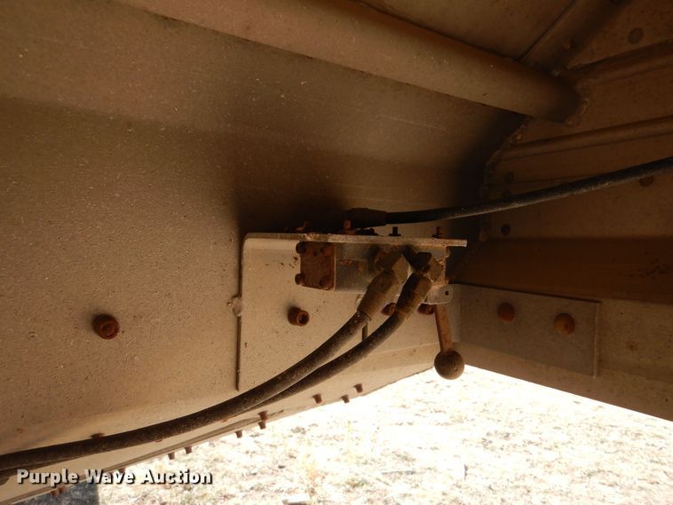 image for item MT9802 1990 Guthrie  grain trailer