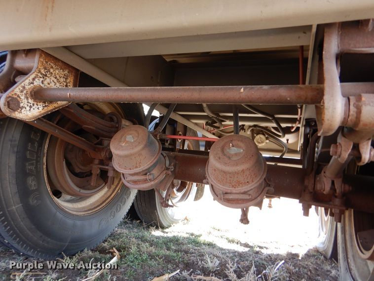 image for item MT9802 1990 Guthrie  grain trailer