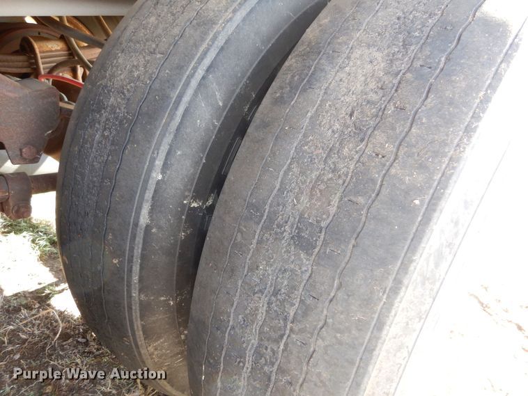 image for item MT9802 1990 Guthrie  grain trailer