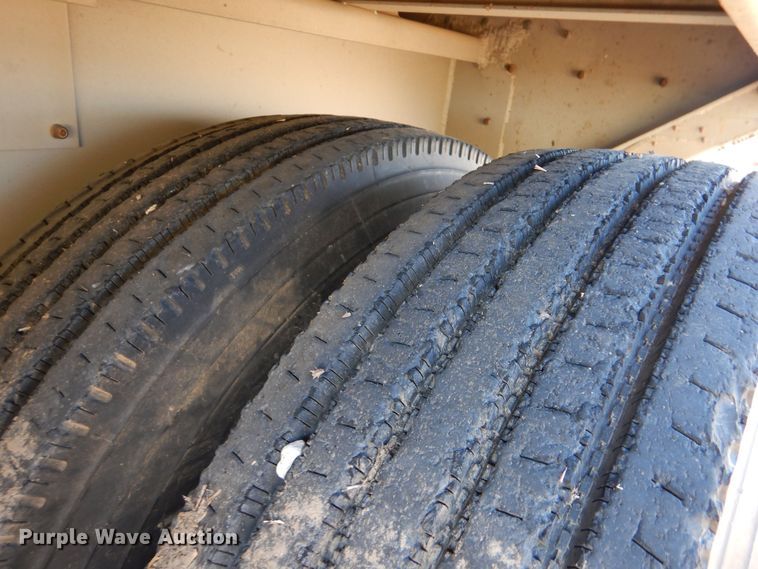 image for item MT9802 1990 Guthrie  grain trailer