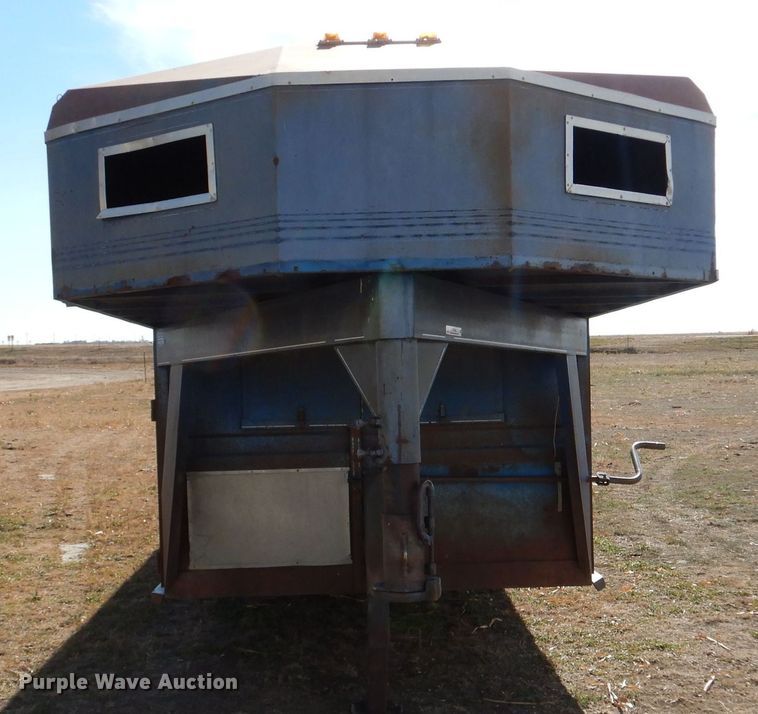 image for item MT9803 1991 Titan  livestock trailer