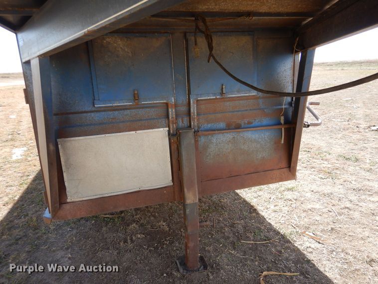 image for item MT9803 1991 Titan  livestock trailer