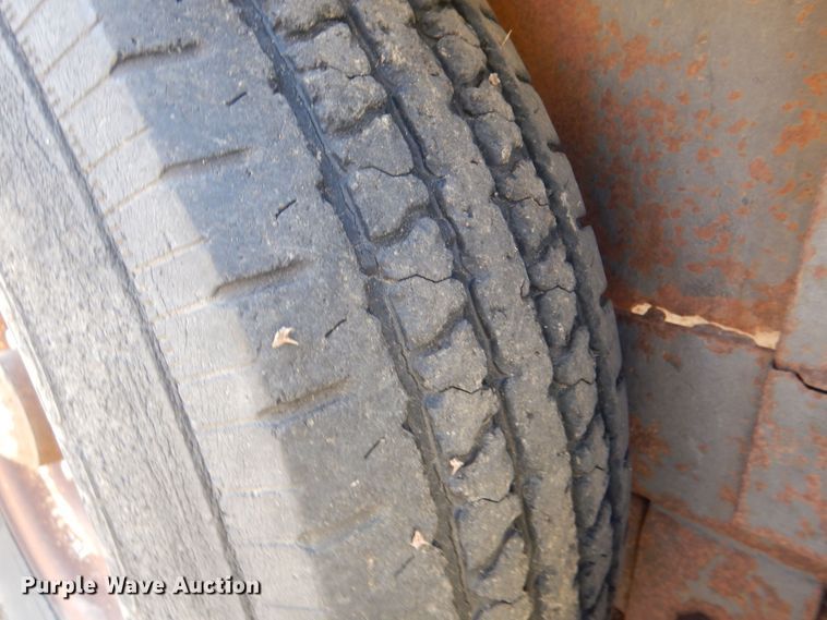 image for item MT9803 1991 Titan  livestock trailer