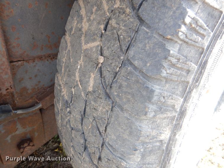 image for item MT9803 1991 Titan  livestock trailer