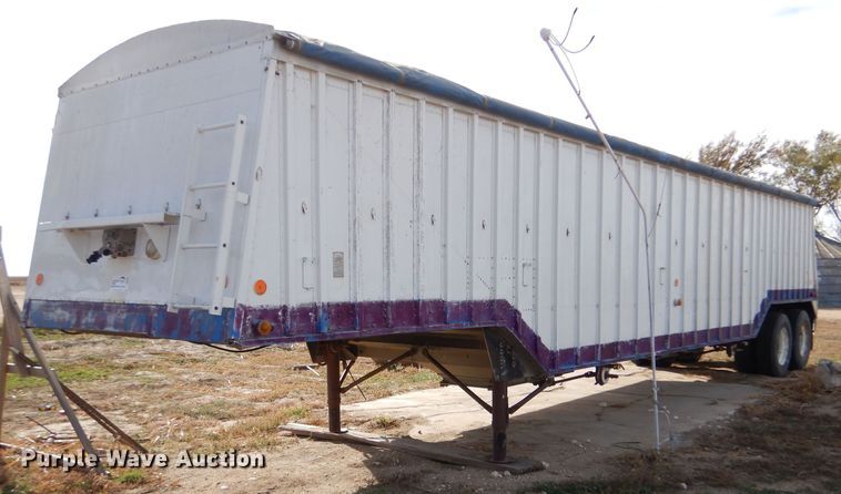 image for item MT9804 1983 Cornhusker 800-72382-2013 40-4  grain trailer