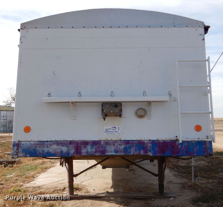 image for item MT9804 1983 Cornhusker 800-72382-2013 40-4  grain trailer