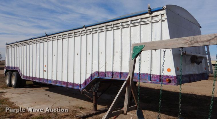 image for item MT9804 1983 Cornhusker 800-72382-2013 40-4  grain trailer