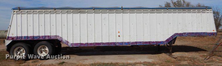 image for item MT9804 1983 Cornhusker 800-72382-2013 40-4  grain trailer