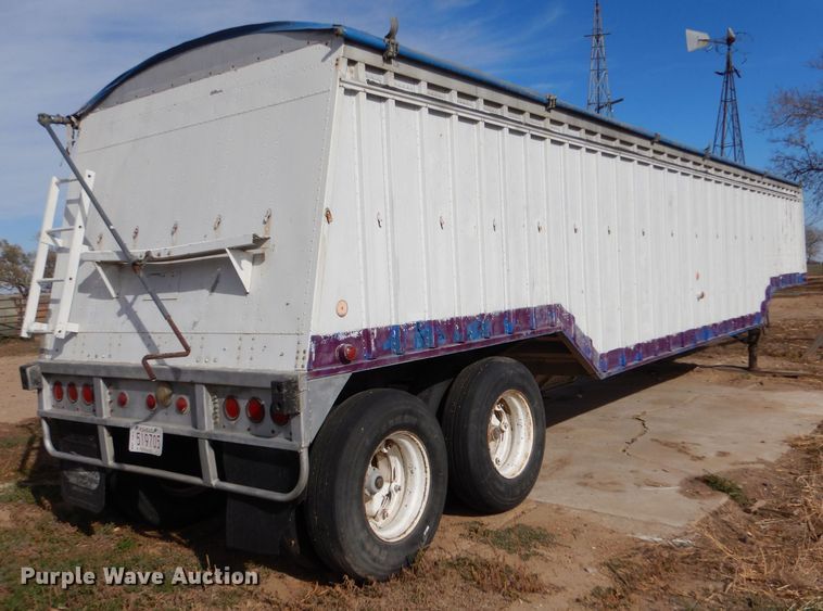 image for item MT9804 1983 Cornhusker 800-72382-2013 40-4  grain trailer