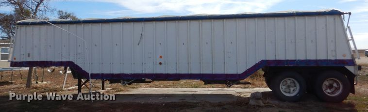 image for item MT9804 1983 Cornhusker 800-72382-2013 40-4  grain trailer