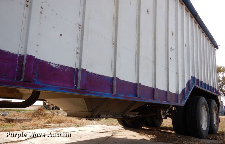 image for item MT9804 1983 Cornhusker 800-72382-2013 40-4  grain trailer