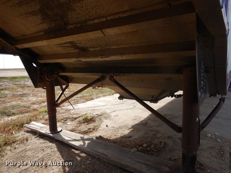 image for item MT9804 1983 Cornhusker 800-72382-2013 40-4  grain trailer