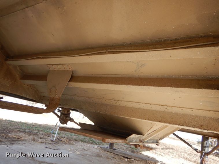 image for item MT9804 1983 Cornhusker 800-72382-2013 40-4  grain trailer