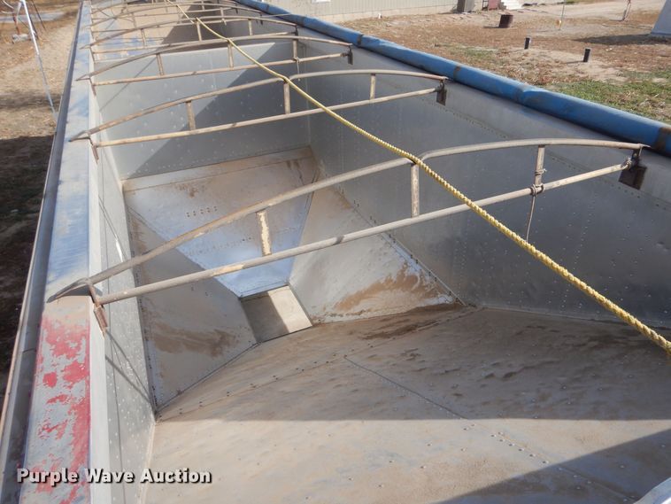 image for item MT9804 1983 Cornhusker 800-72382-2013 40-4  grain trailer