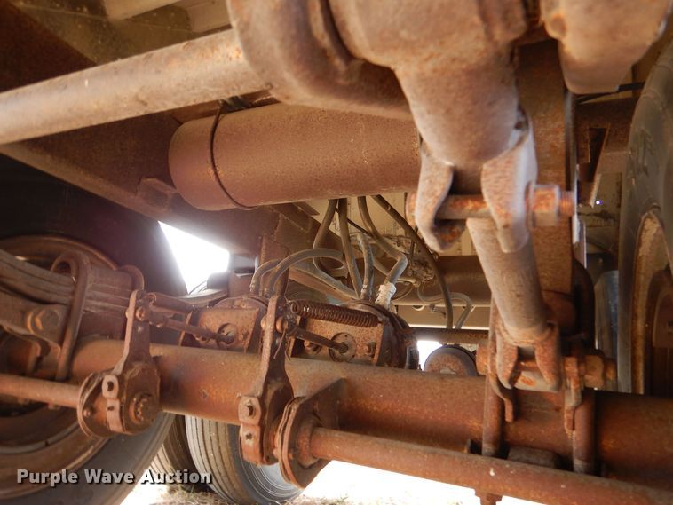 image for item MT9804 1983 Cornhusker 800-72382-2013 40-4  grain trailer