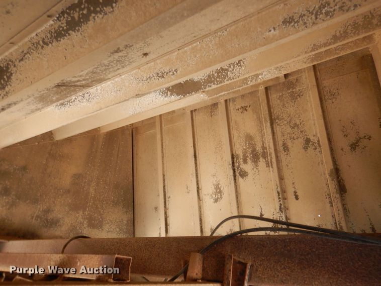 image for item MT9804 1983 Cornhusker 800-72382-2013 40-4  grain trailer