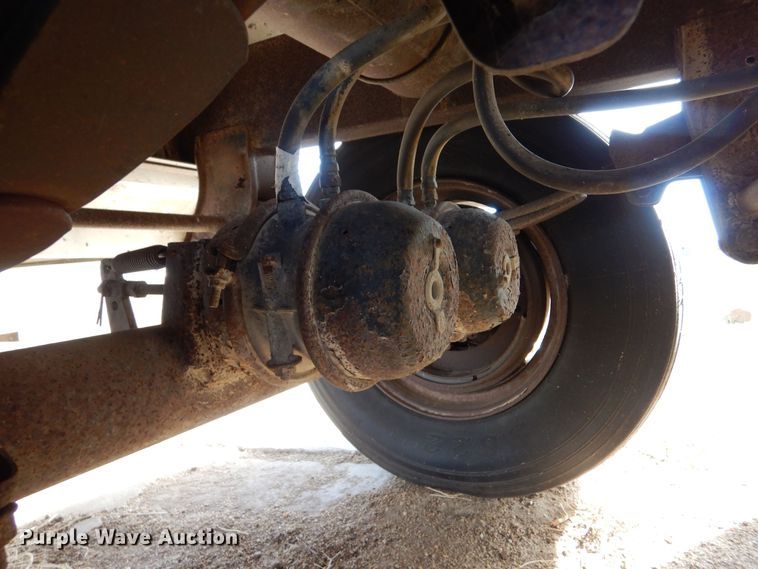 image for item MT9804 1983 Cornhusker 800-72382-2013 40-4  grain trailer