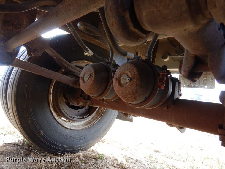 image for item MT9804 1983 Cornhusker 800-72382-2013 40-4  grain trailer