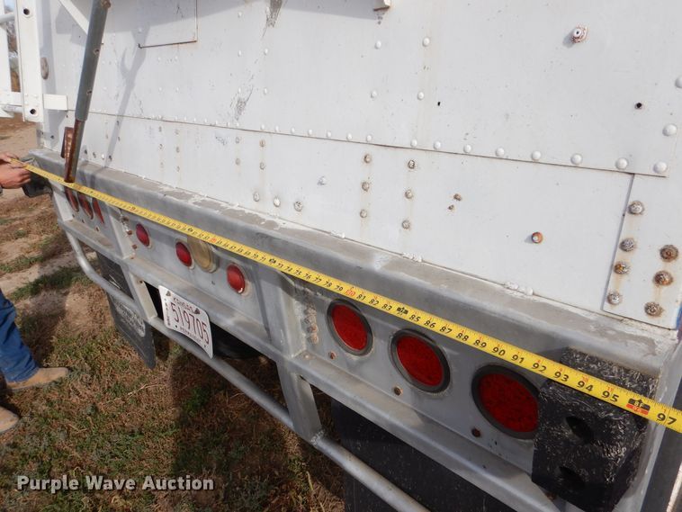 image for item MT9804 1983 Cornhusker 800-72382-2013 40-4  grain trailer