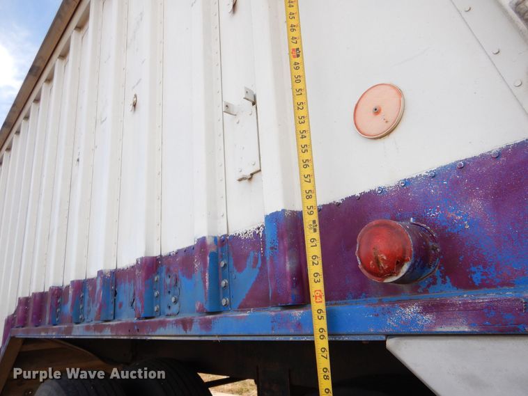 image for item MT9804 1983 Cornhusker 800-72382-2013 40-4  grain trailer