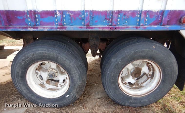 image for item MT9804 1983 Cornhusker 800-72382-2013 40-4  grain trailer