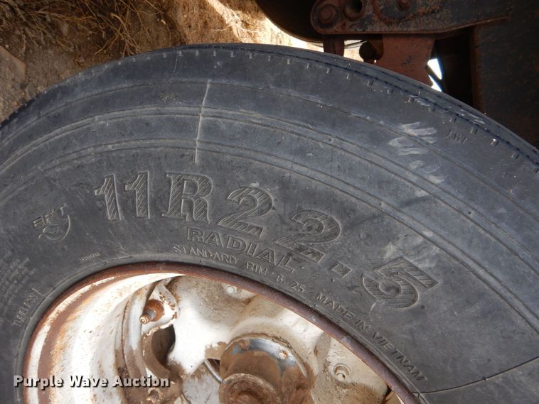 image for item MT9804 1983 Cornhusker 800-72382-2013 40-4  grain trailer