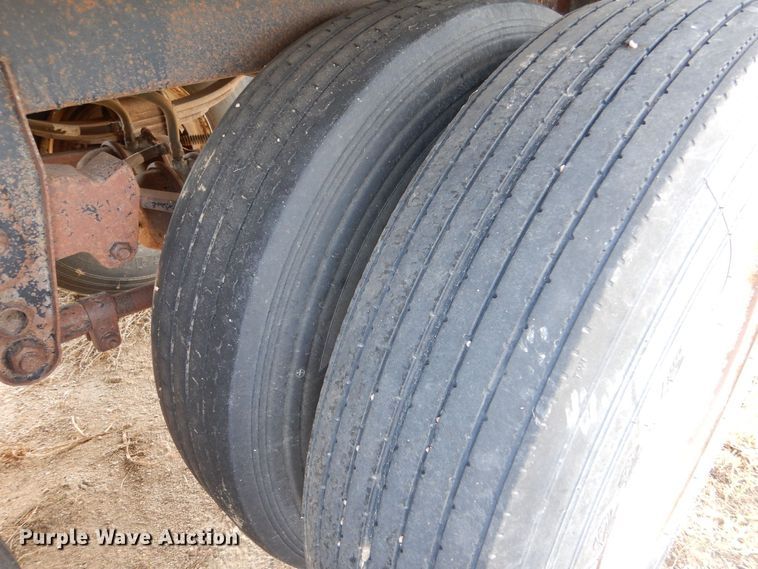 image for item MT9804 1983 Cornhusker 800-72382-2013 40-4  grain trailer