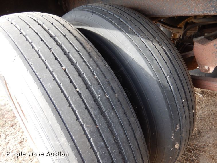 image for item MT9804 1983 Cornhusker 800-72382-2013 40-4  grain trailer