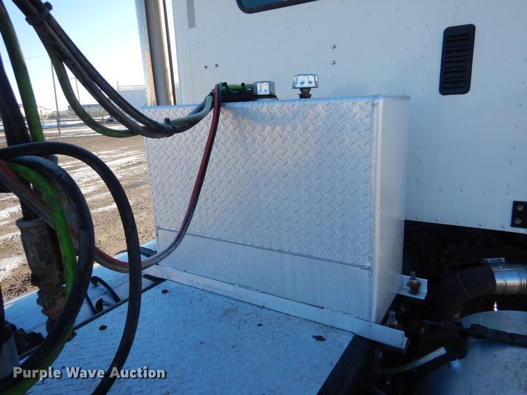 image for item MT9847 2014 International 9900i  semi truck