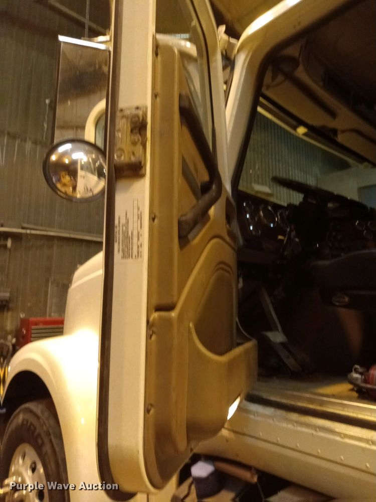 image for item MT9847 2014 International 9900i  semi truck